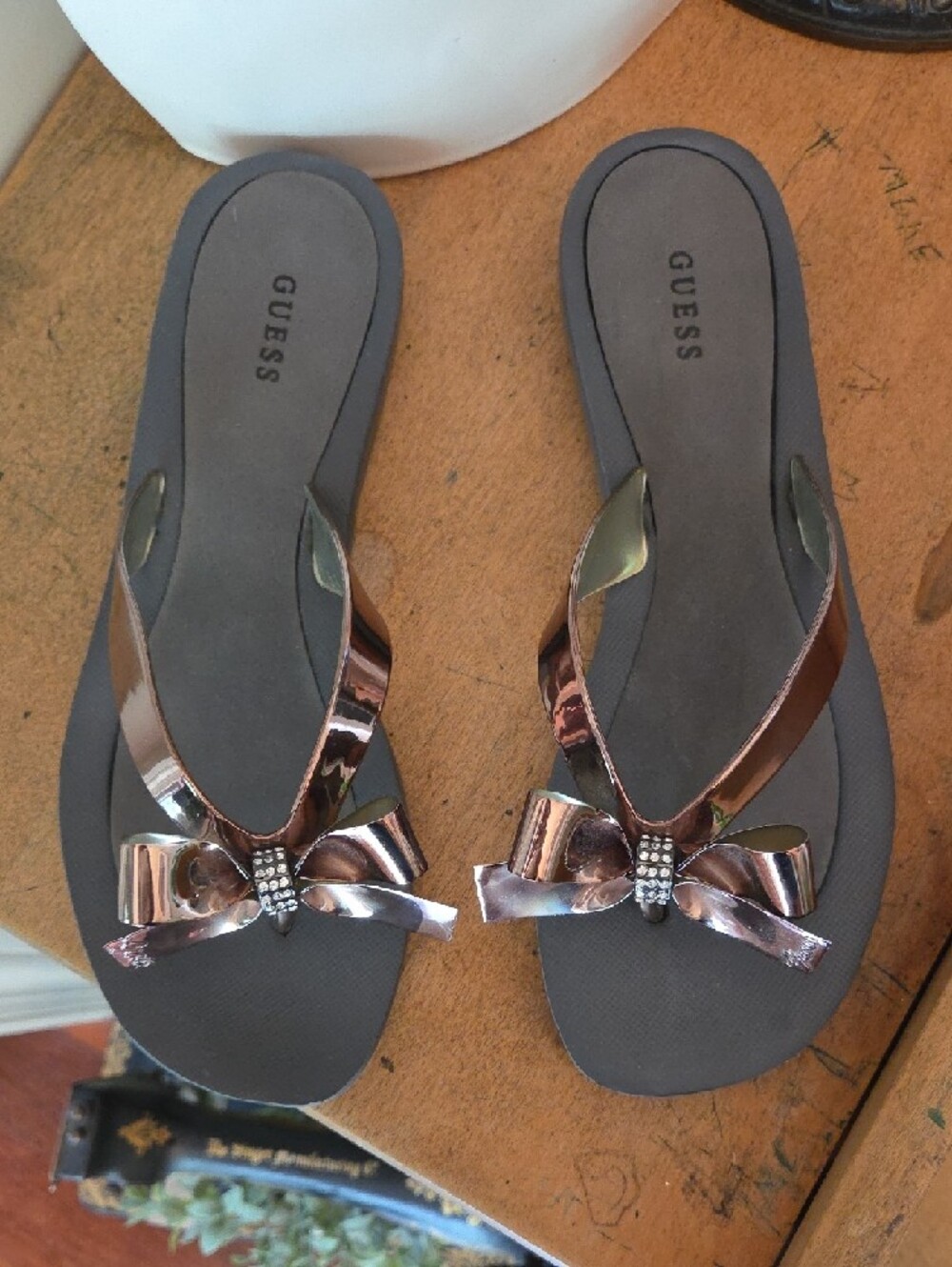 GUESS Metallic Rose Gold Bow Thong Sandals